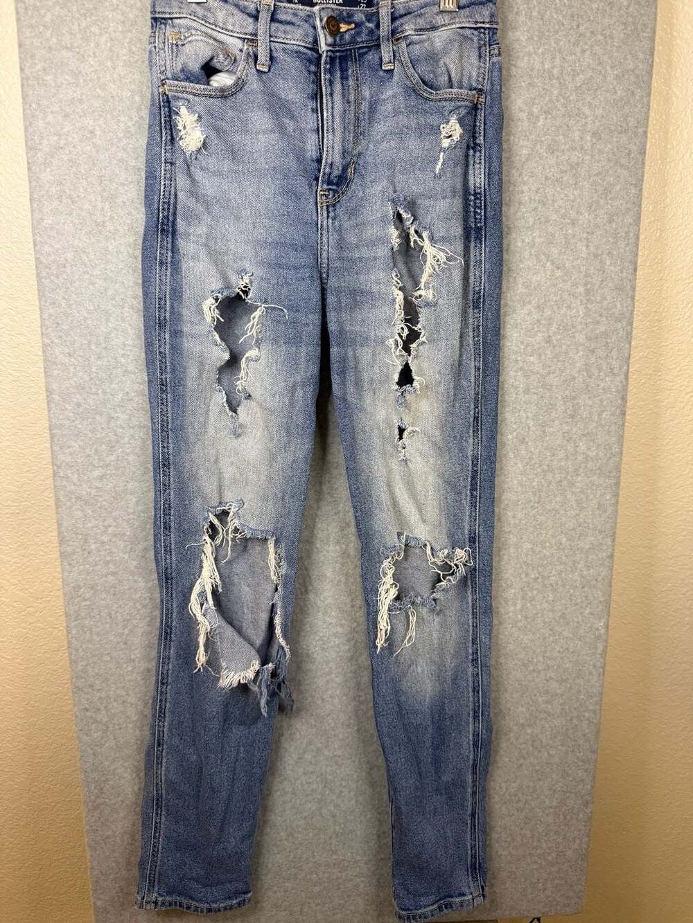 Hollister Ultra High-Rise Mom Jean Distressed Vintage Stretch Size 1R W25 L27